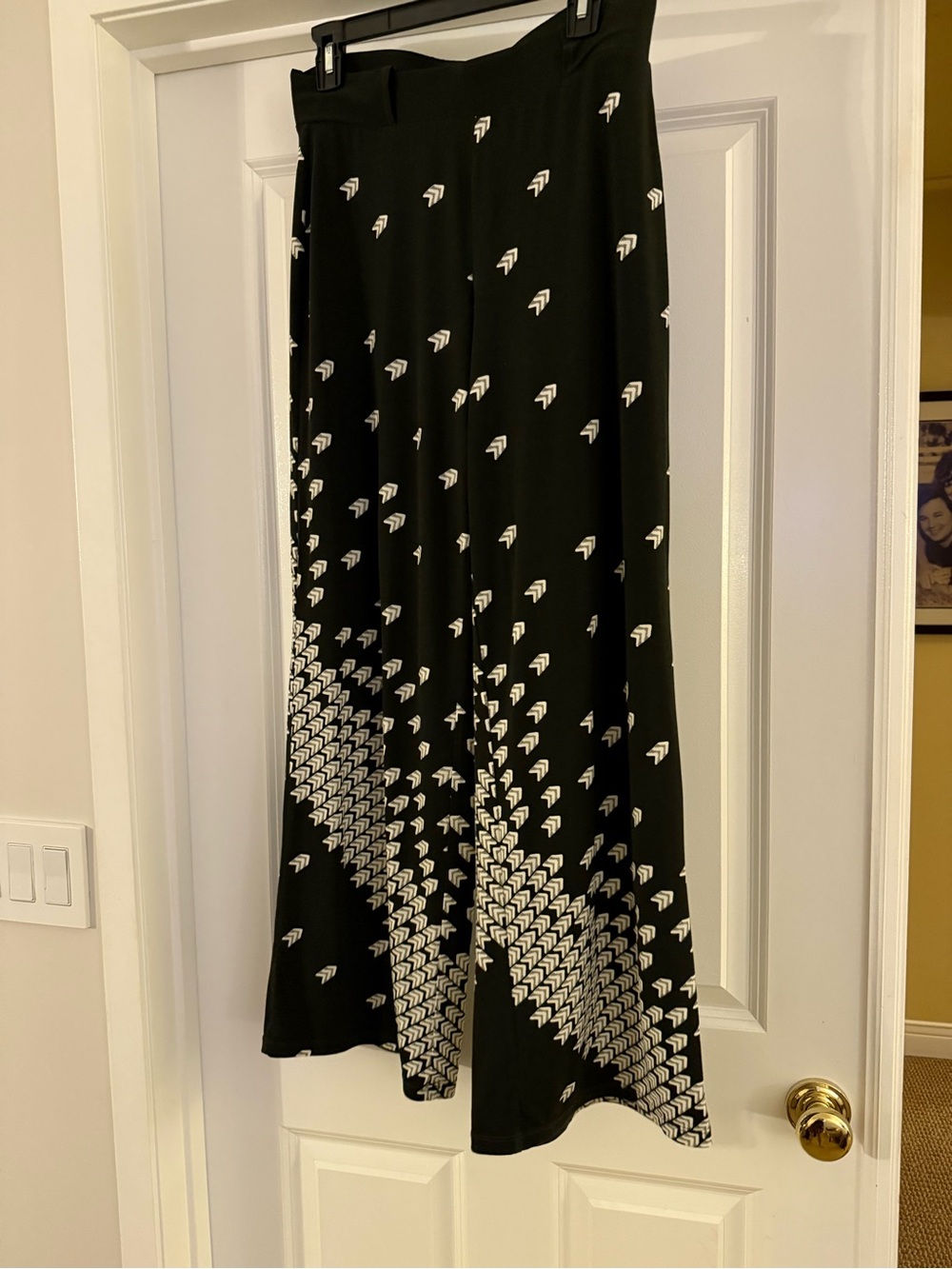 White House Black Market Olive Wide-Leg Pants with White Geo Print S